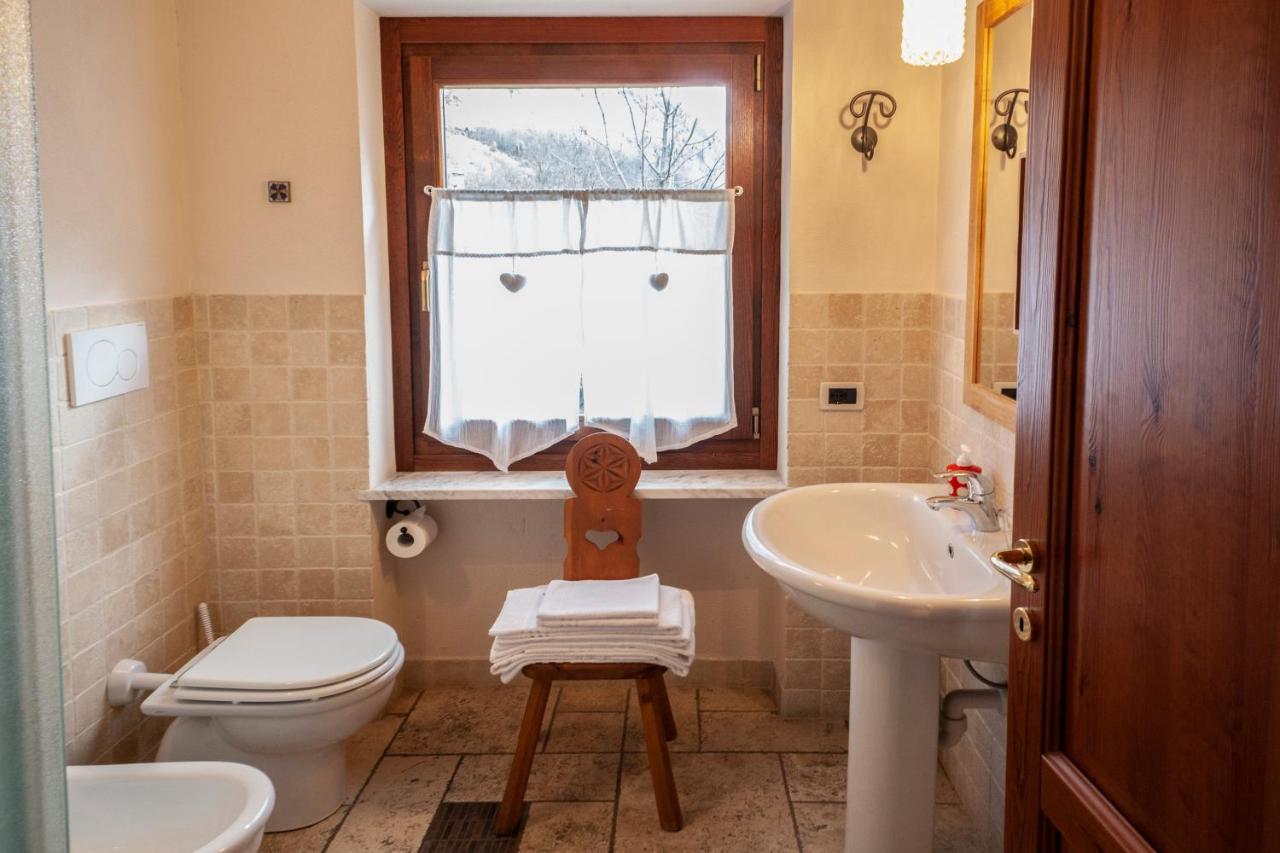 Maison Le Champ B&B Questa Casa Non E Un Albergo ลาซัลเล ภายนอก รูปภาพ