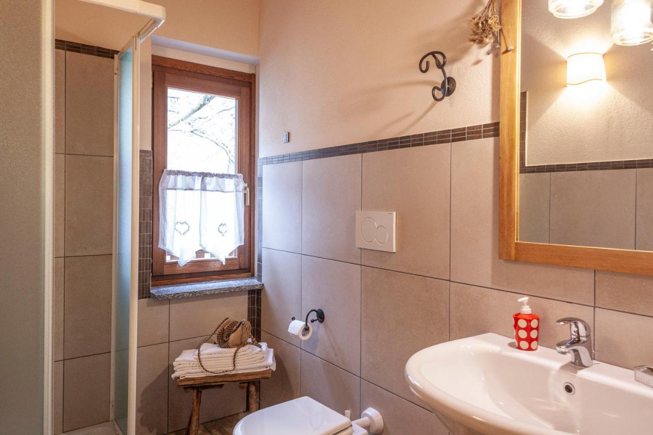 Maison Le Champ B&B Questa Casa Non E Un Albergo ลาซัลเล ภายนอก รูปภาพ