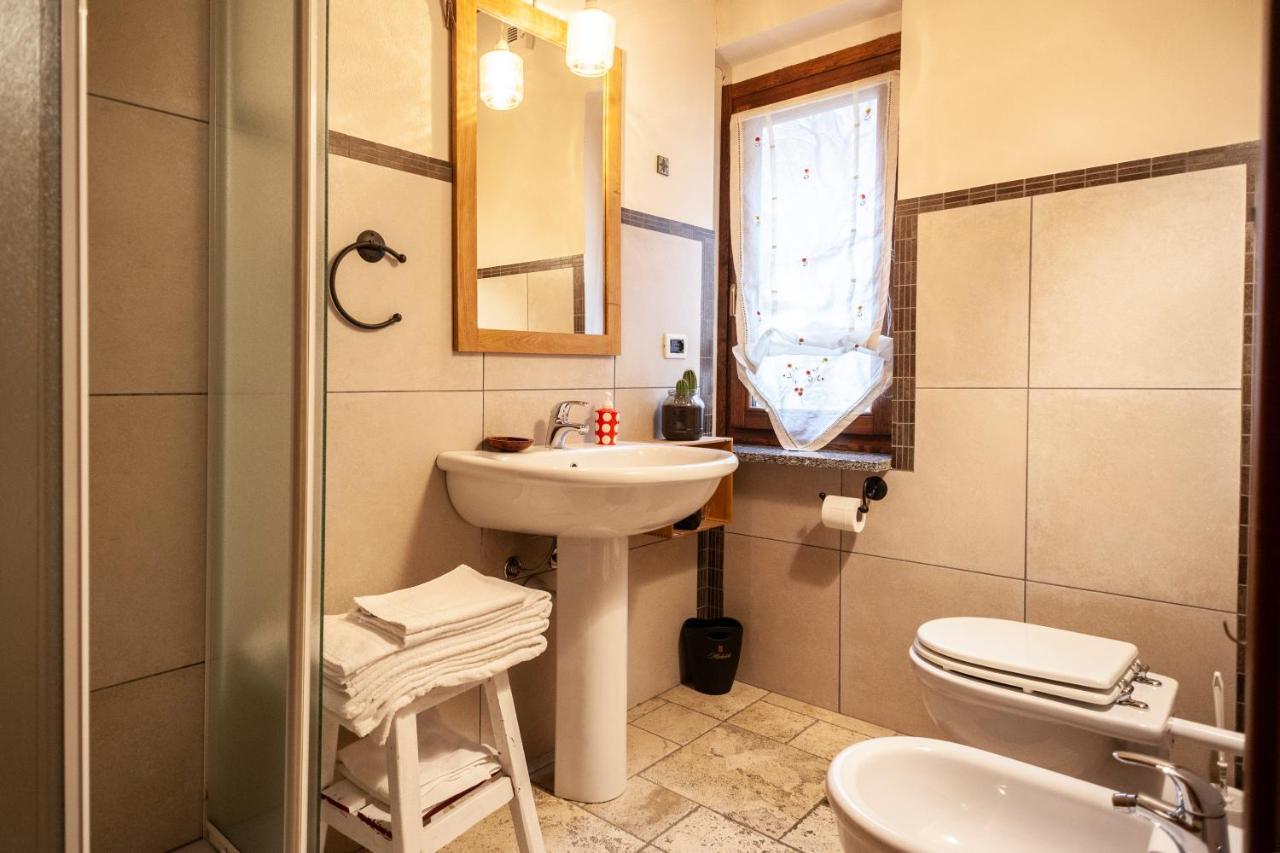 Maison Le Champ B&B Questa Casa Non E Un Albergo ลาซัลเล ภายนอก รูปภาพ