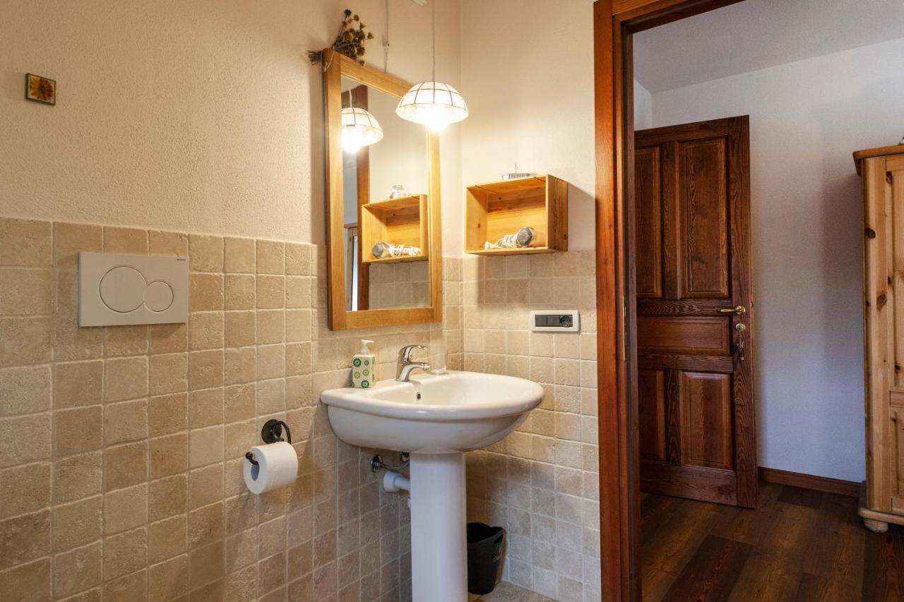 Maison Le Champ B&B Questa Casa Non E Un Albergo ลาซัลเล ภายนอก รูปภาพ