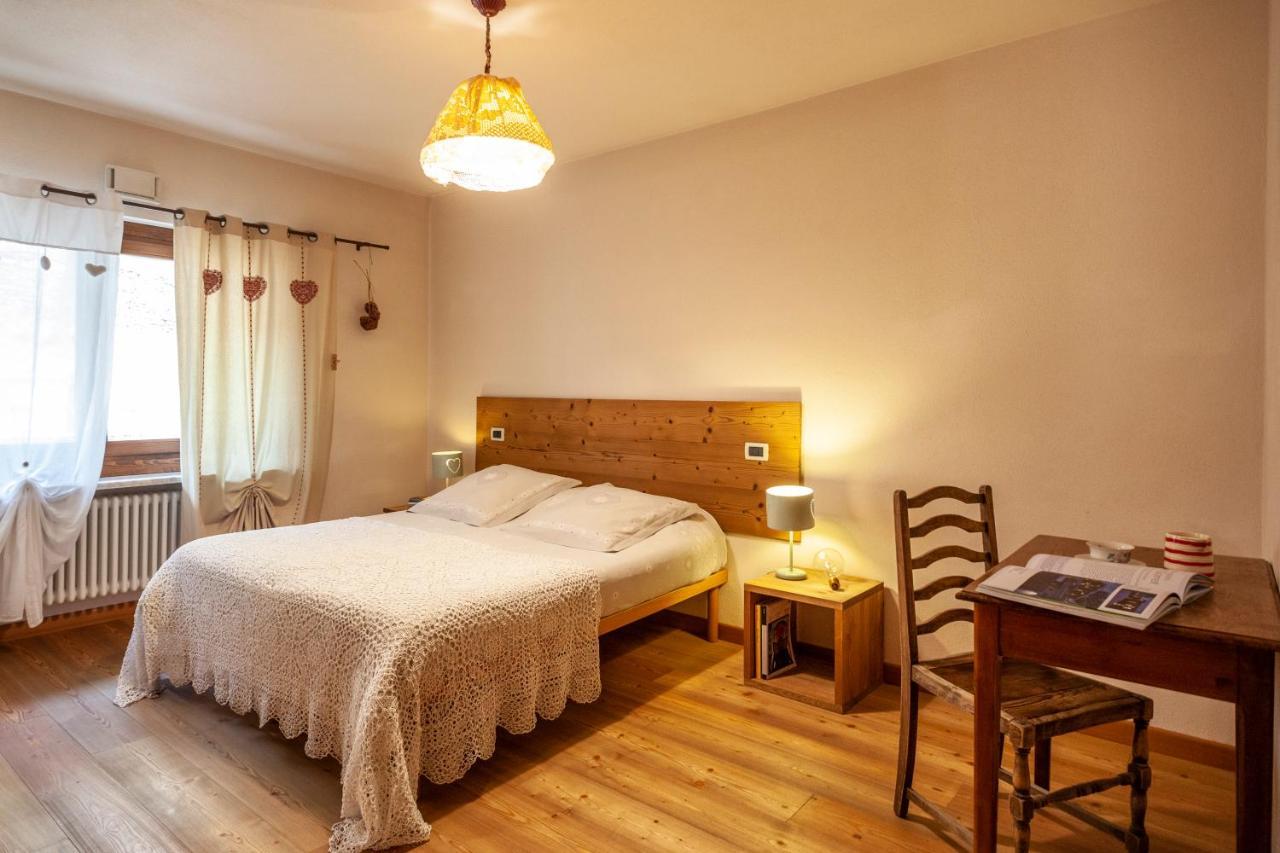 Maison Le Champ B&B Questa Casa Non E Un Albergo ลาซัลเล ภายนอก รูปภาพ