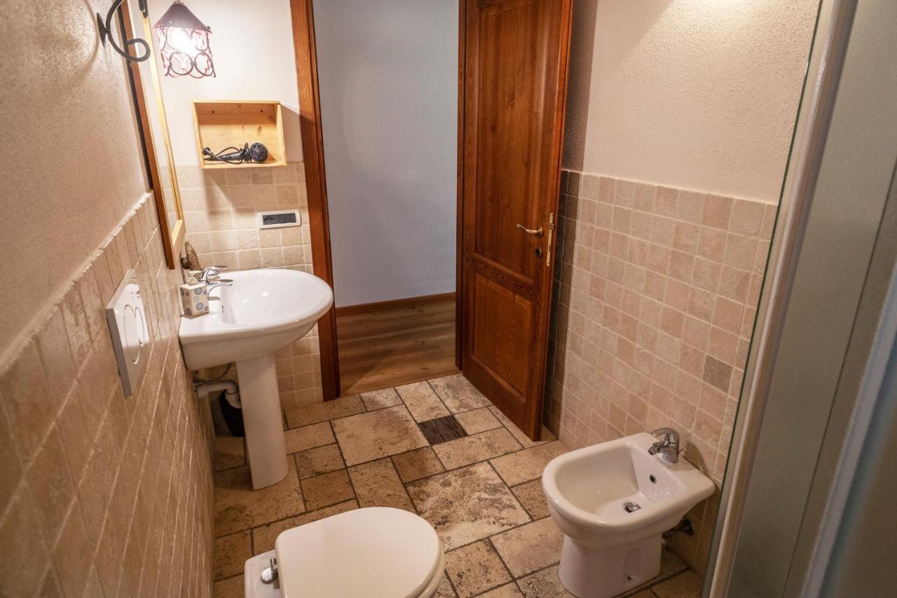 Maison Le Champ B&B Questa Casa Non E Un Albergo ลาซัลเล ภายนอก รูปภาพ