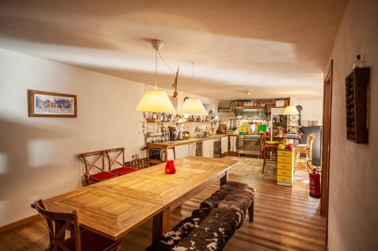 Maison Le Champ B&B Questa Casa Non E Un Albergo ลาซัลเล ภายนอก รูปภาพ
