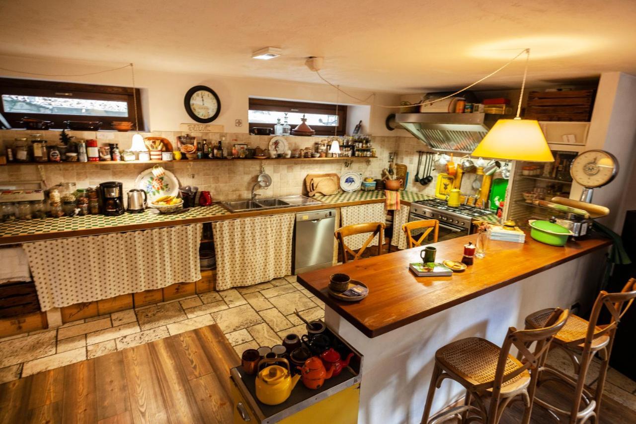 Maison Le Champ B&B Questa Casa Non E Un Albergo ลาซัลเล ภายนอก รูปภาพ