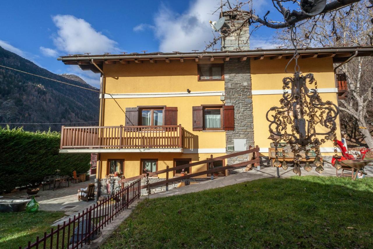 Maison Le Champ B&B Questa Casa Non E Un Albergo ลาซัลเล ภายนอก รูปภาพ