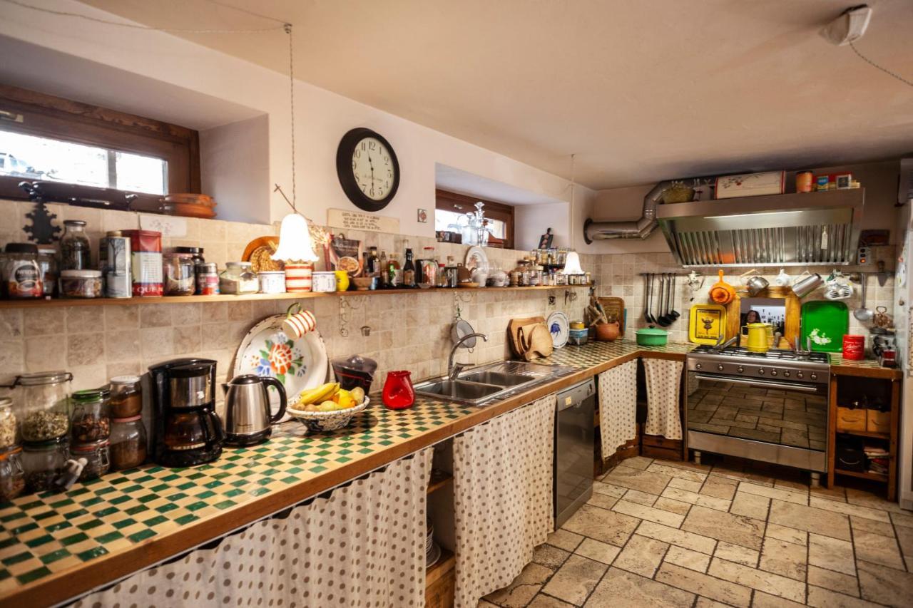 Maison Le Champ B&B Questa Casa Non E Un Albergo ลาซัลเล ภายนอก รูปภาพ
